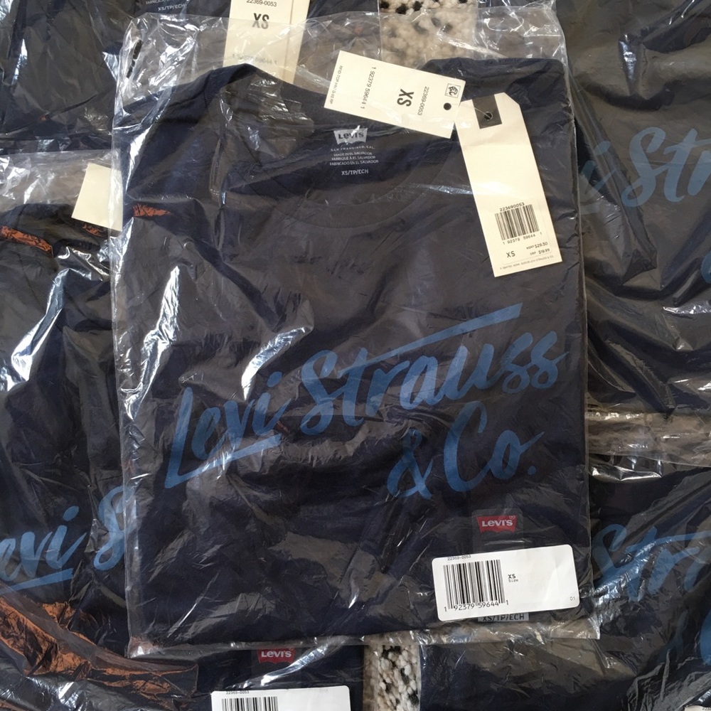 Levi’s Logo T Shirt Navy Blue Mens size XS NEW